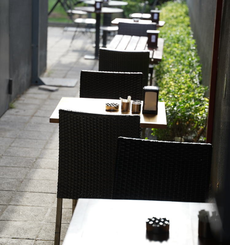 bahceye dogru uzunan ara